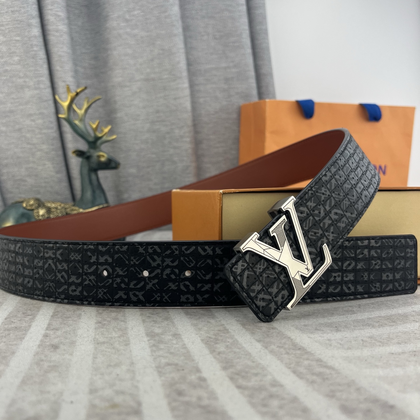 LV💕 特种皮腰带系列 ，原厂五金精品不锈钢扣，手感柔软舒适 宽3.8CM。