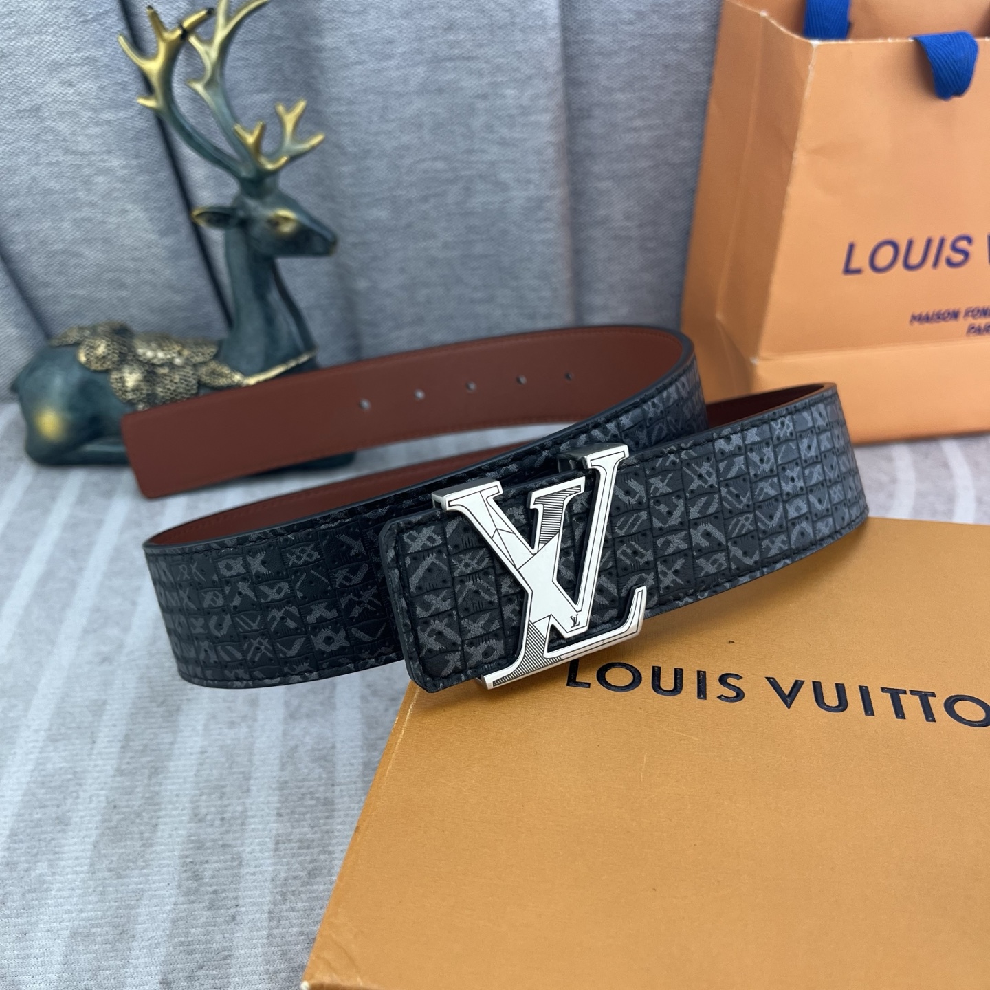 LV💕 特种皮腰带系列 ，原厂五金精品不锈钢扣，手感柔软舒适 宽3.8CM。
