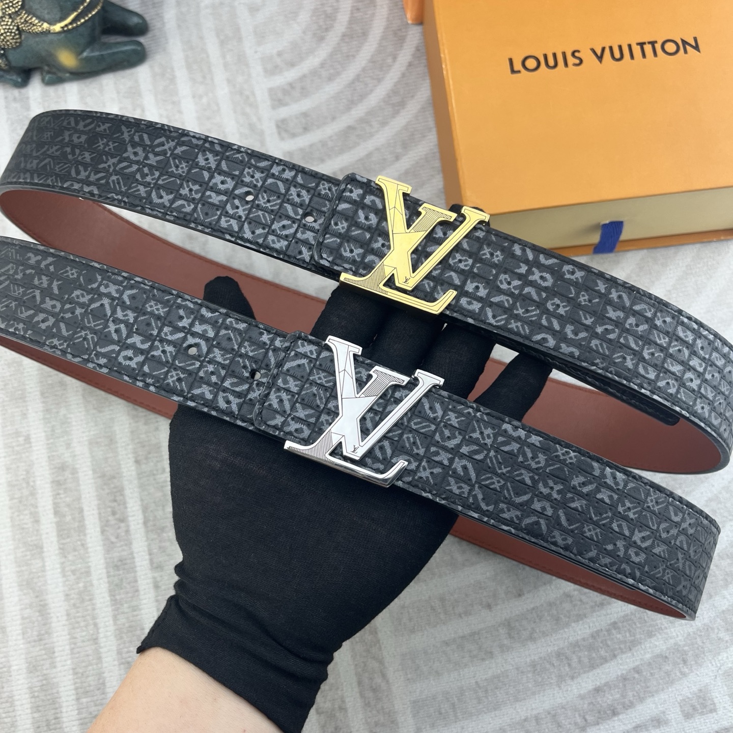 LV💕 特种皮腰带系列 ，原厂五金精品不锈钢扣，手感柔软舒适 宽3.8CM。