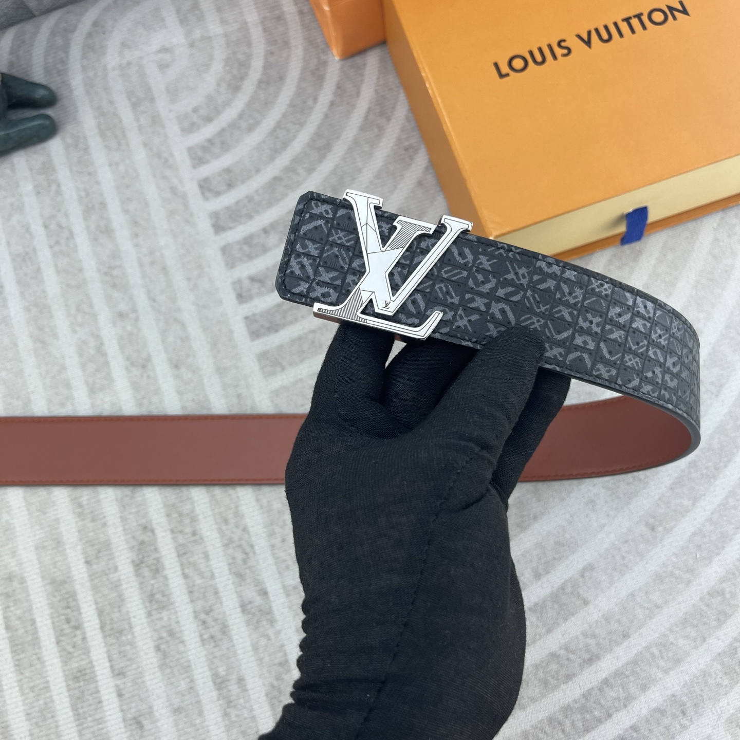 LV💕 特种皮腰带系列 ，原厂五金精品不锈钢扣，手感柔软舒适 宽3.8CM。