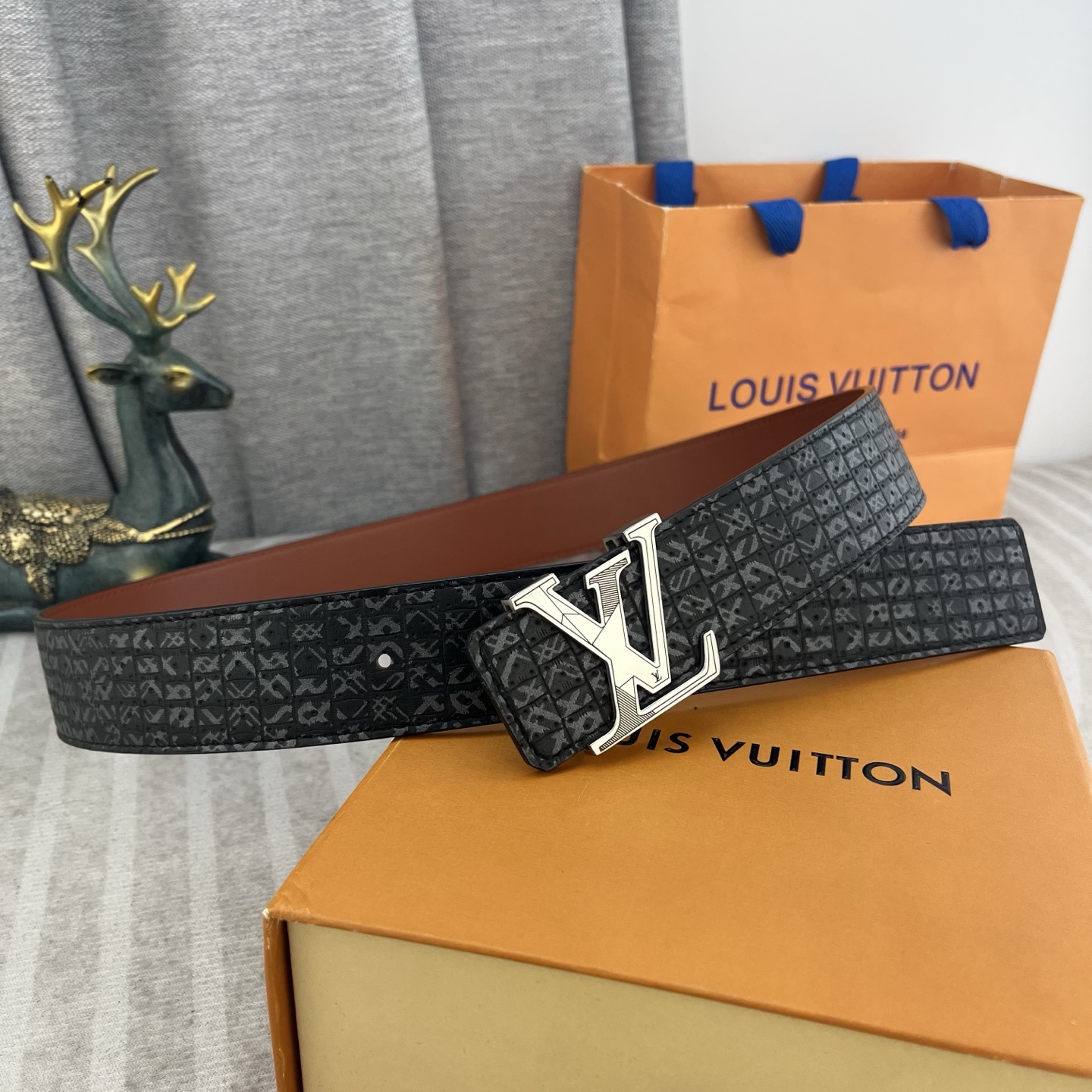 LV💕 特种皮腰带系列 ，原厂五金精品不锈钢扣，手感柔软舒适 宽3.8CM。
