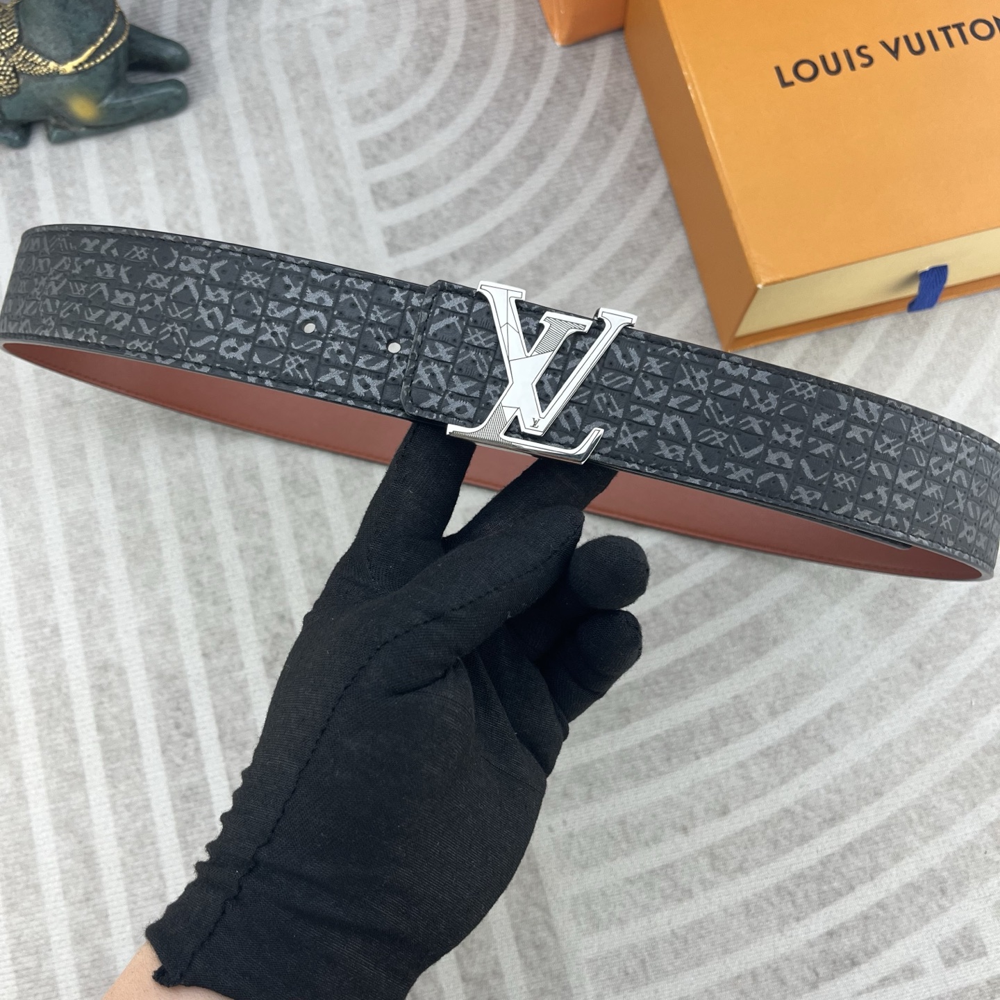 LV💕 特种皮腰带系列 ，原厂五金精品不锈钢扣，手感柔软舒适 宽3.8CM。