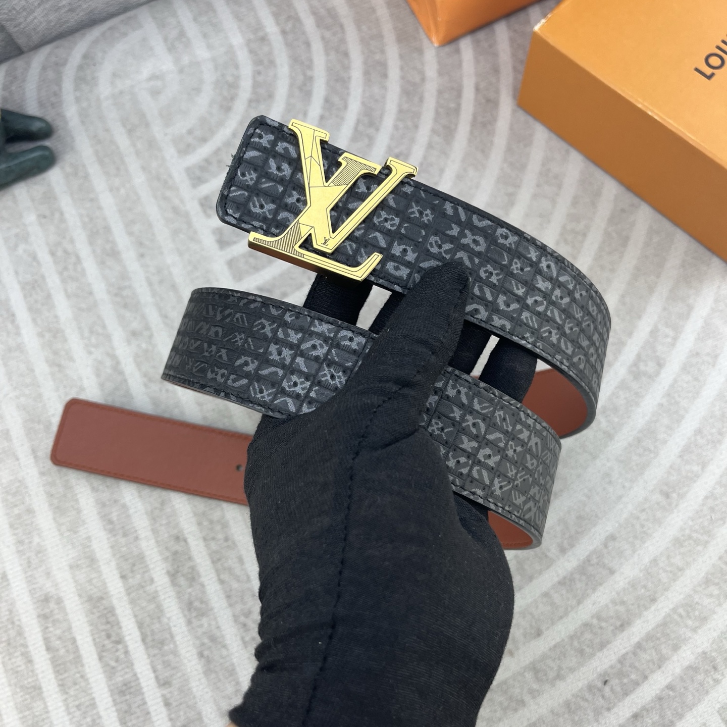 LV💕 特种皮腰带系列 ，原厂五金精品不锈钢扣，手感柔软舒适 宽3.8CM。 👉