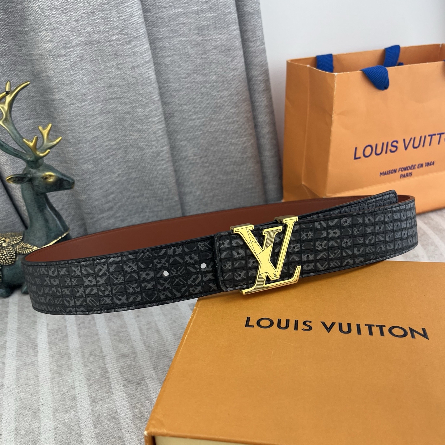 LV💕 特种皮腰带系列 ，原厂五金精品不锈钢扣，手感柔软舒适 宽3.8CM。 👉
