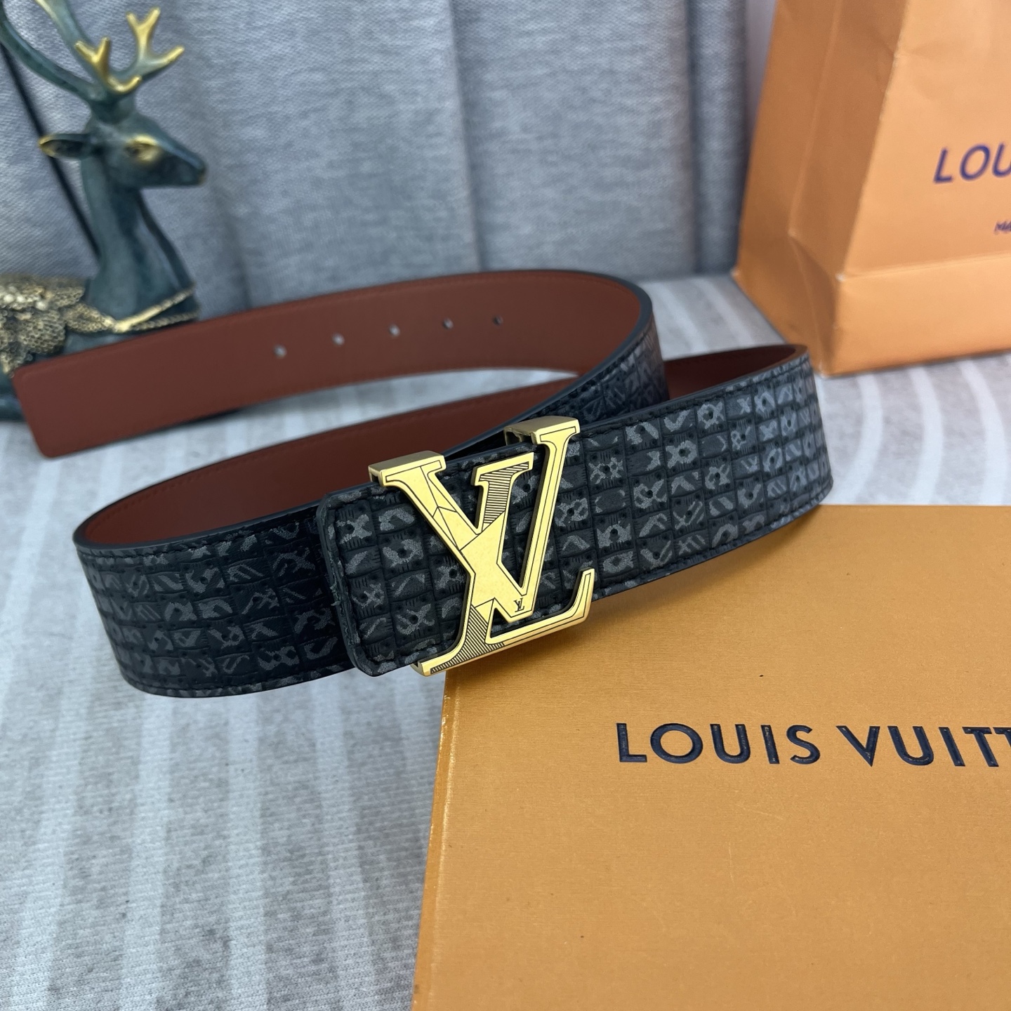 LV💕 特种皮腰带系列 ，原厂五金精品不锈钢扣，手感柔软舒适 宽3.8CM。 👉