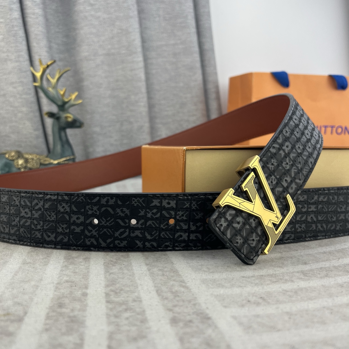 LV💕 特种皮腰带系列 ，原厂五金精品不锈钢扣，手感柔软舒适 宽3.8CM。 👉