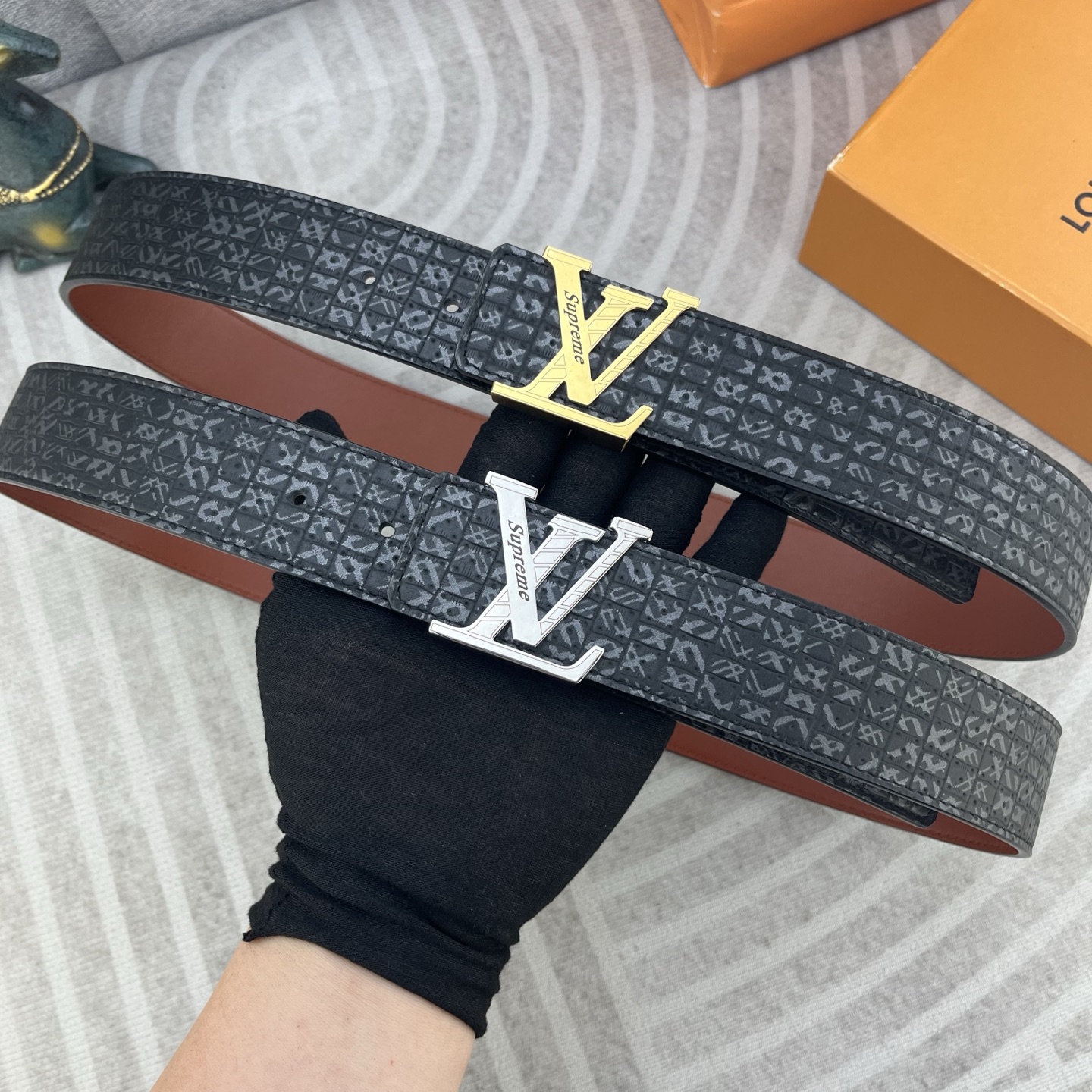 LV 特种皮腰带系列 原厂五金精品不锈钢扣 手感柔软舒适 宽3 8CM