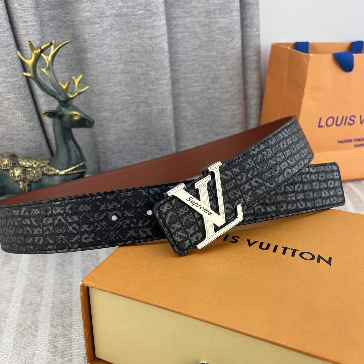 LV 特种皮腰带系列 原厂五金精品不锈钢扣 手感柔软舒适 宽3 8CM