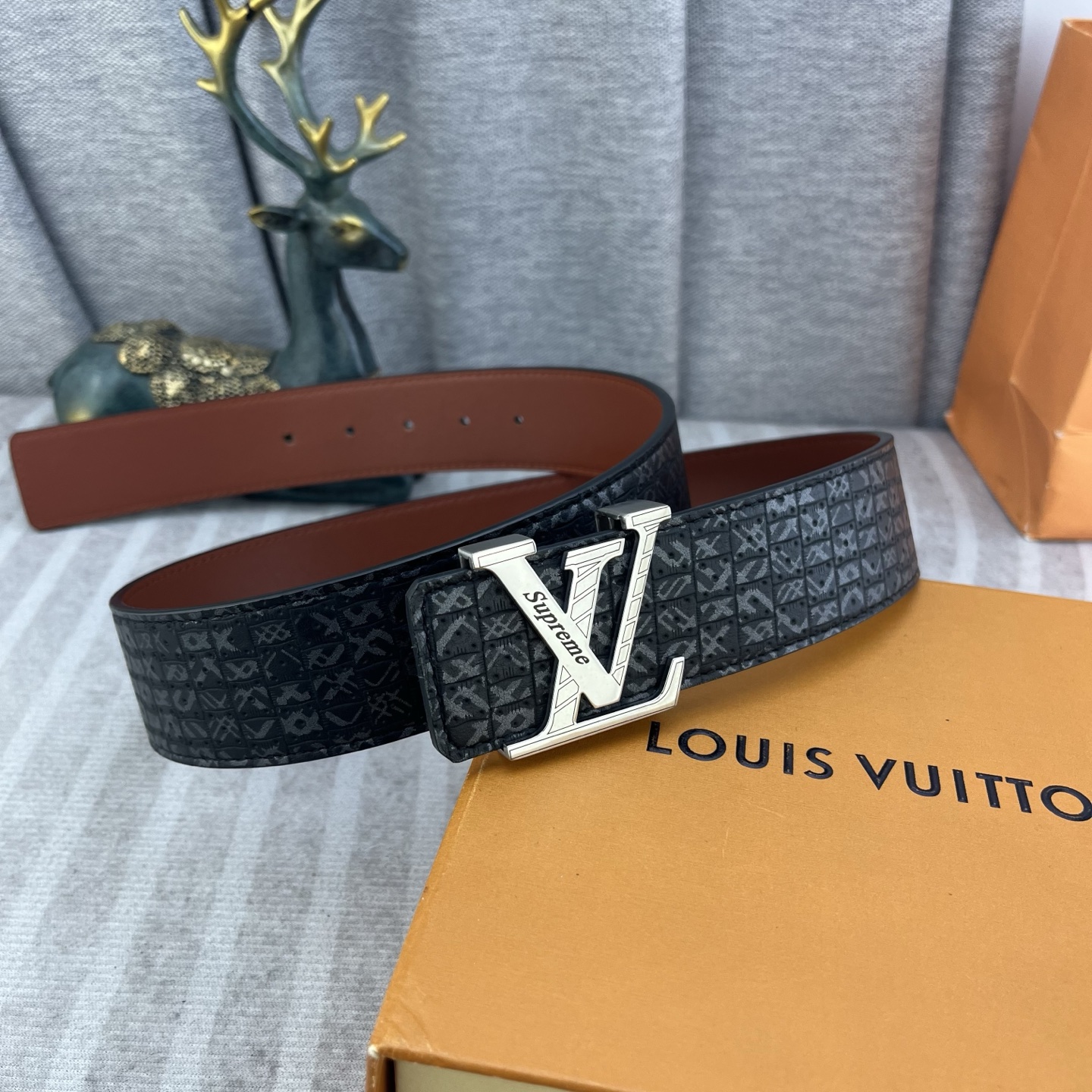 LV 特种皮腰带系列 原厂五金精品不锈钢扣 手感柔软舒适 宽3 8CM
