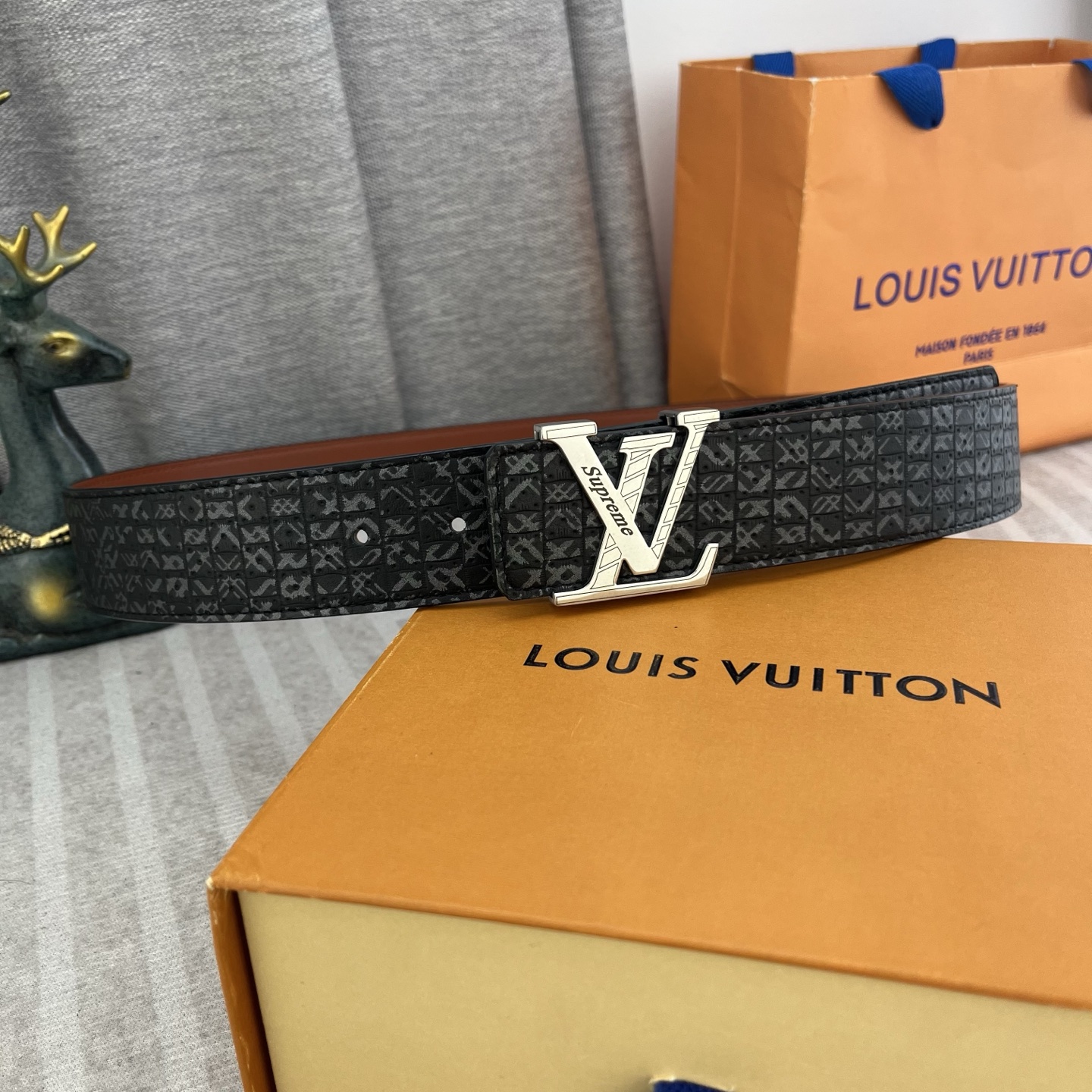 LV 特种皮腰带系列 原厂五金精品不锈钢扣 手感柔软舒适 宽3 8CM