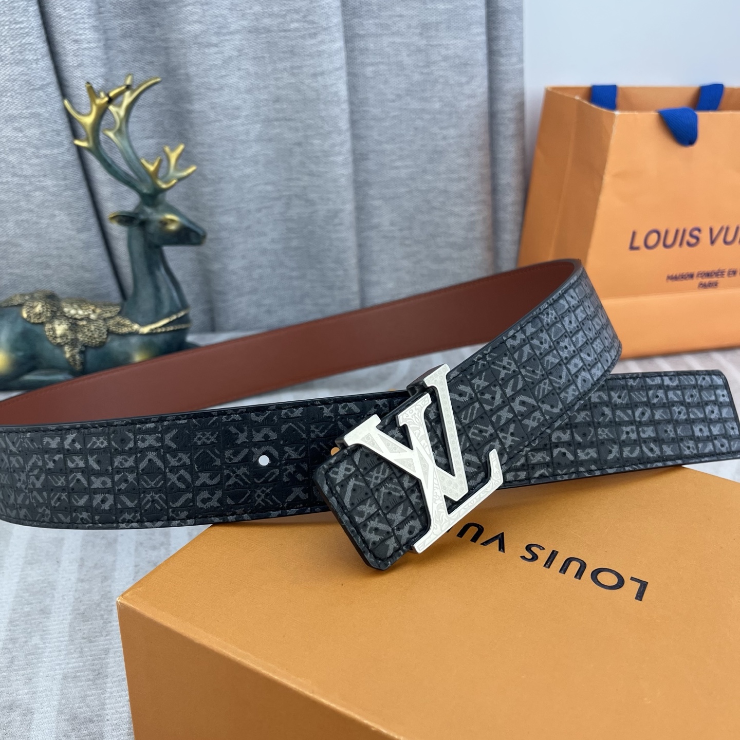 LV💕 特种皮腰带系列 ，原厂五金精品不锈钢扣，手感柔软舒适 宽3.8CM。