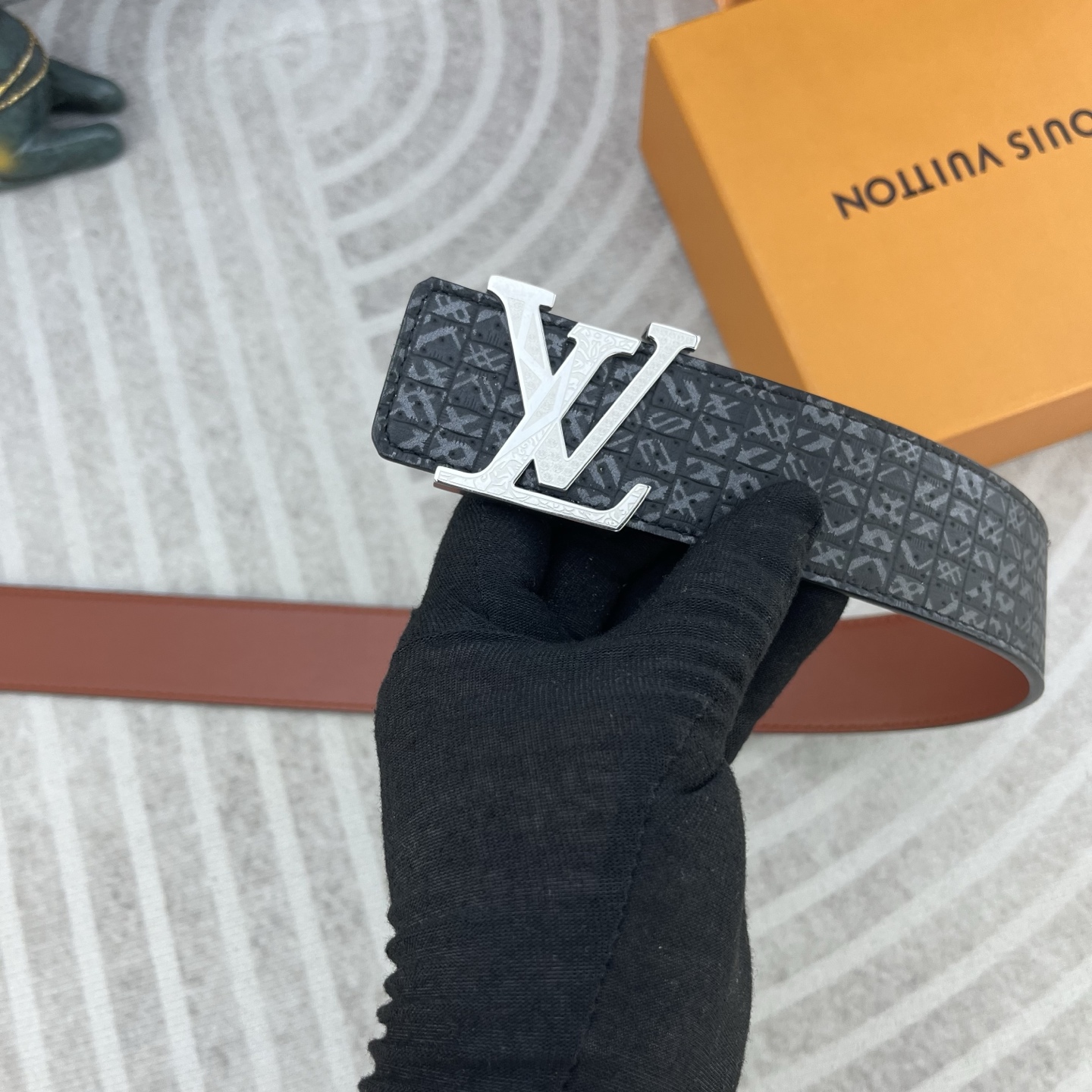LV💕 特种皮腰带系列 ，原厂五金精品不锈钢扣，手感柔软舒适 宽3.8CM。