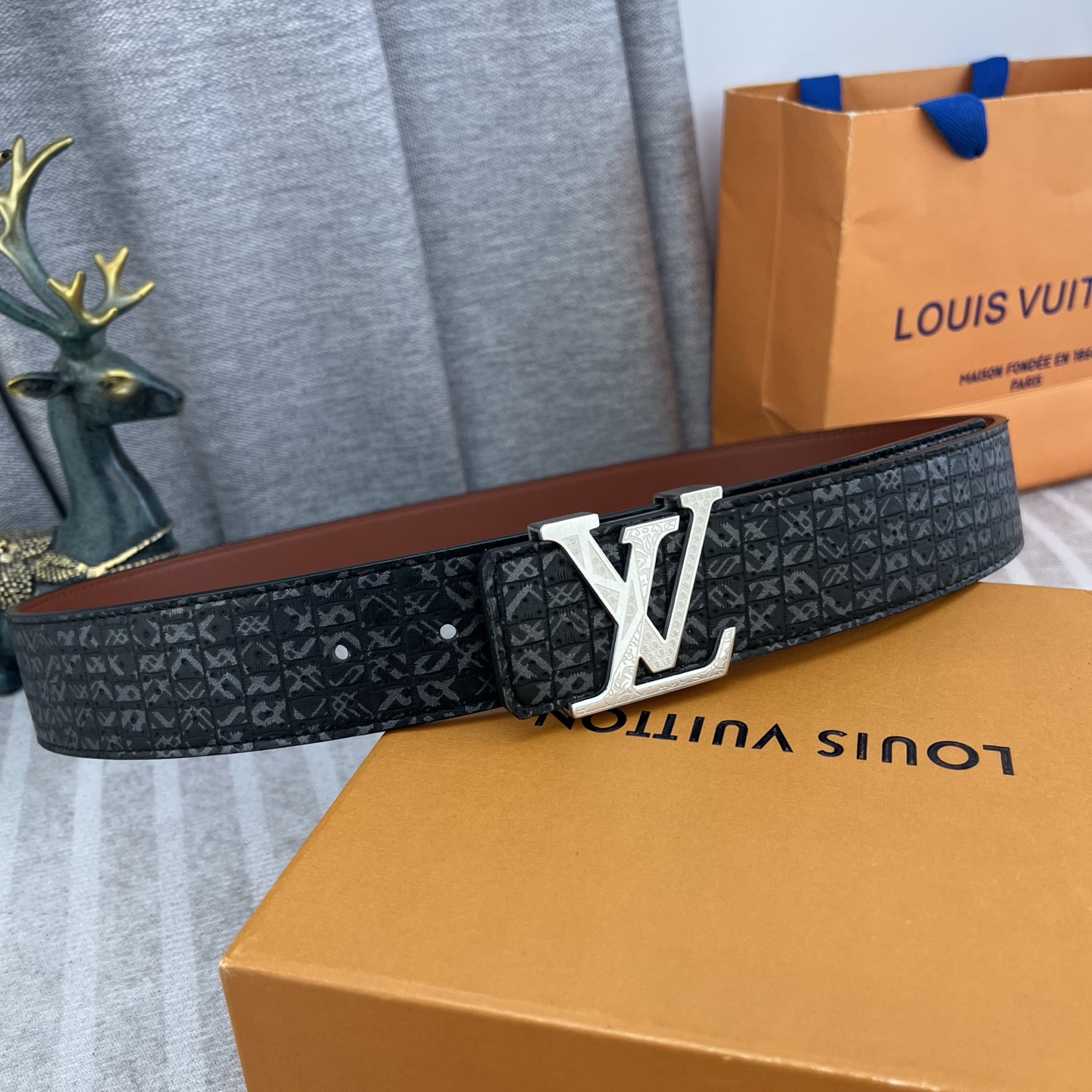 LV💕 特种皮腰带系列 ，原厂五金精品不锈钢扣，手感柔软舒适 宽3.8CM。