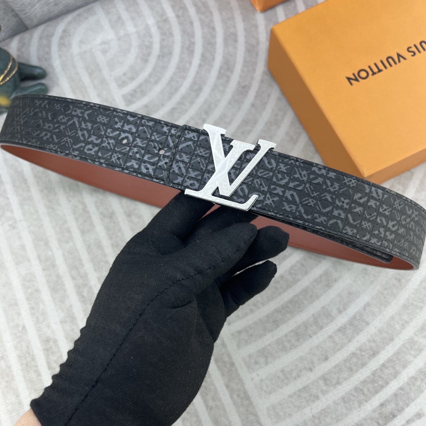 LV💕 特种皮腰带系列 ，原厂五金精品不锈钢扣，手感柔软舒适 宽3.8CM。