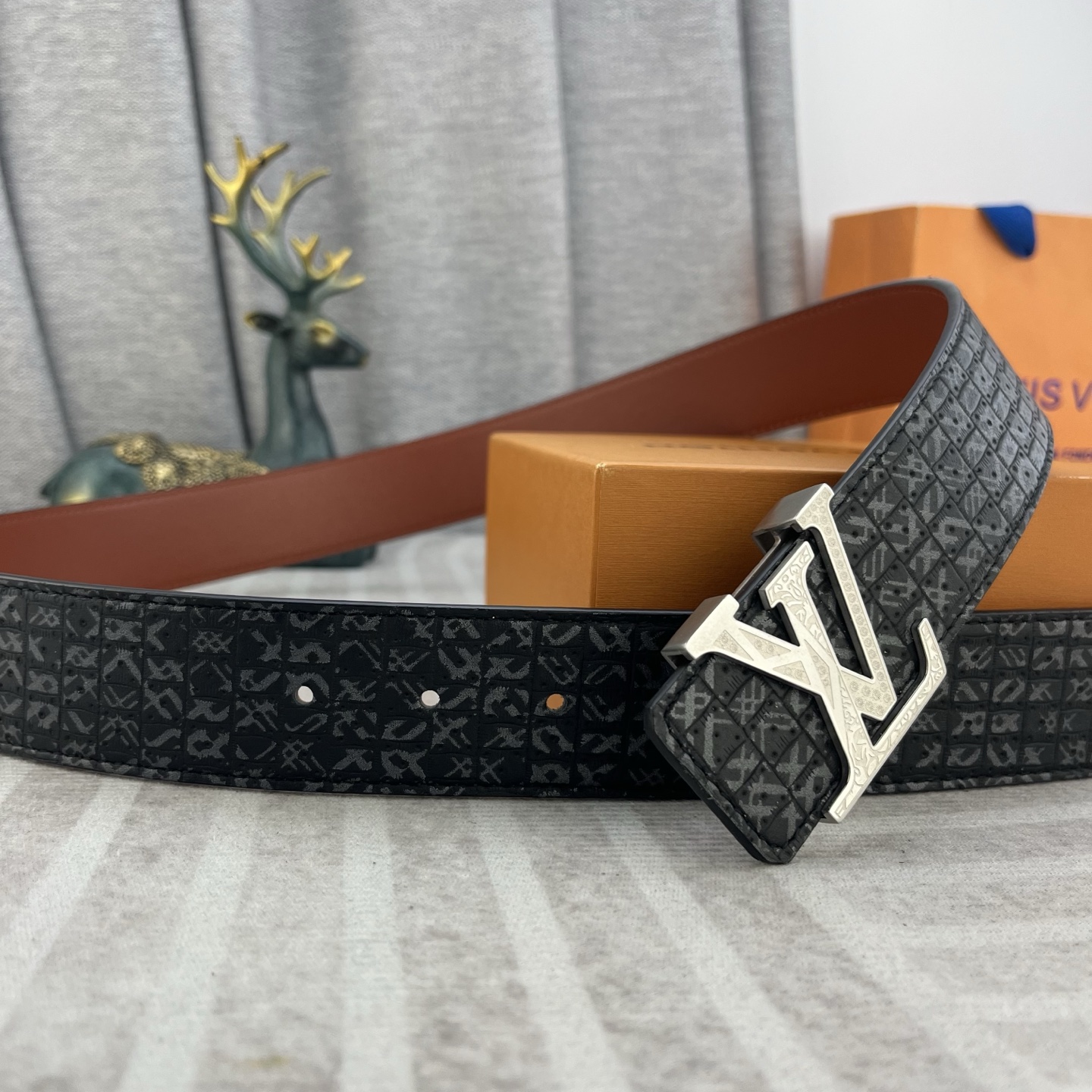 LV💕 特种皮腰带系列 ，原厂五金精品不锈钢扣，手感柔软舒适 宽3.8CM。