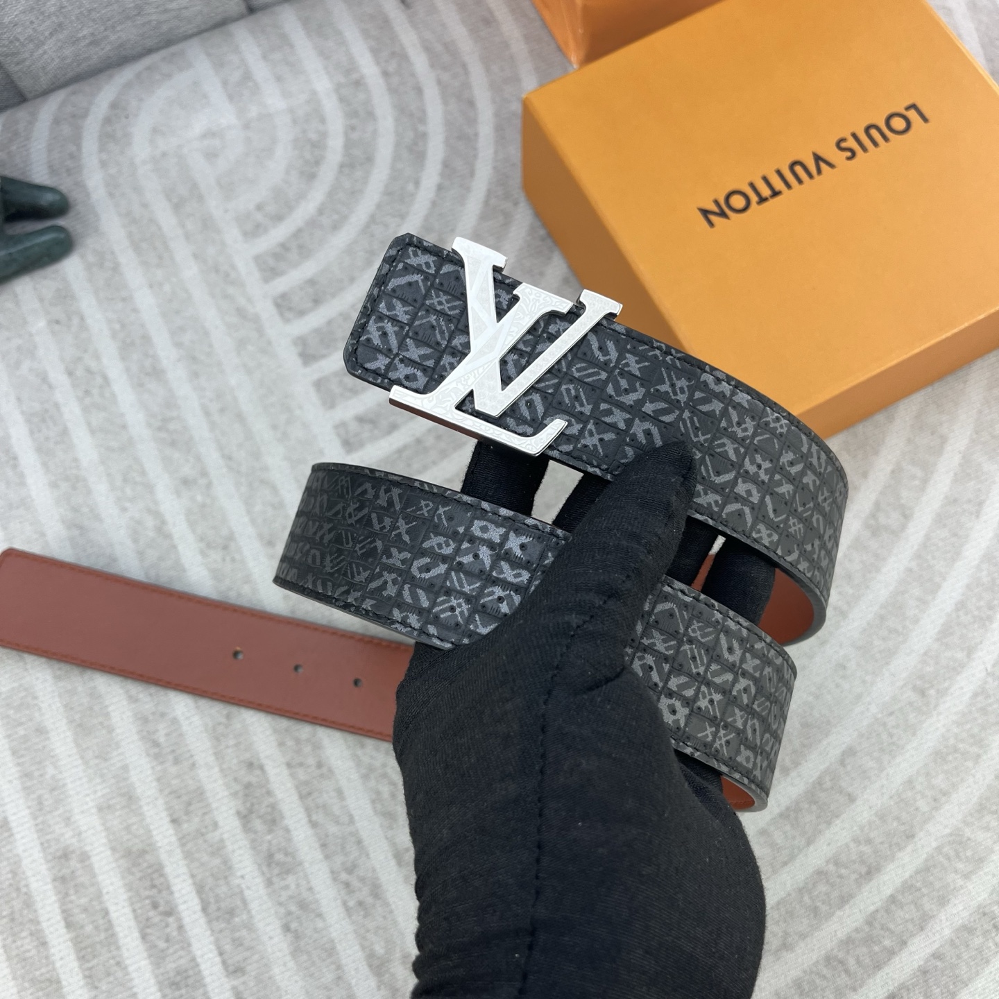 LV💕 特种皮腰带系列 ，原厂五金精品不锈钢扣，手感柔软舒适 宽3.8CM。