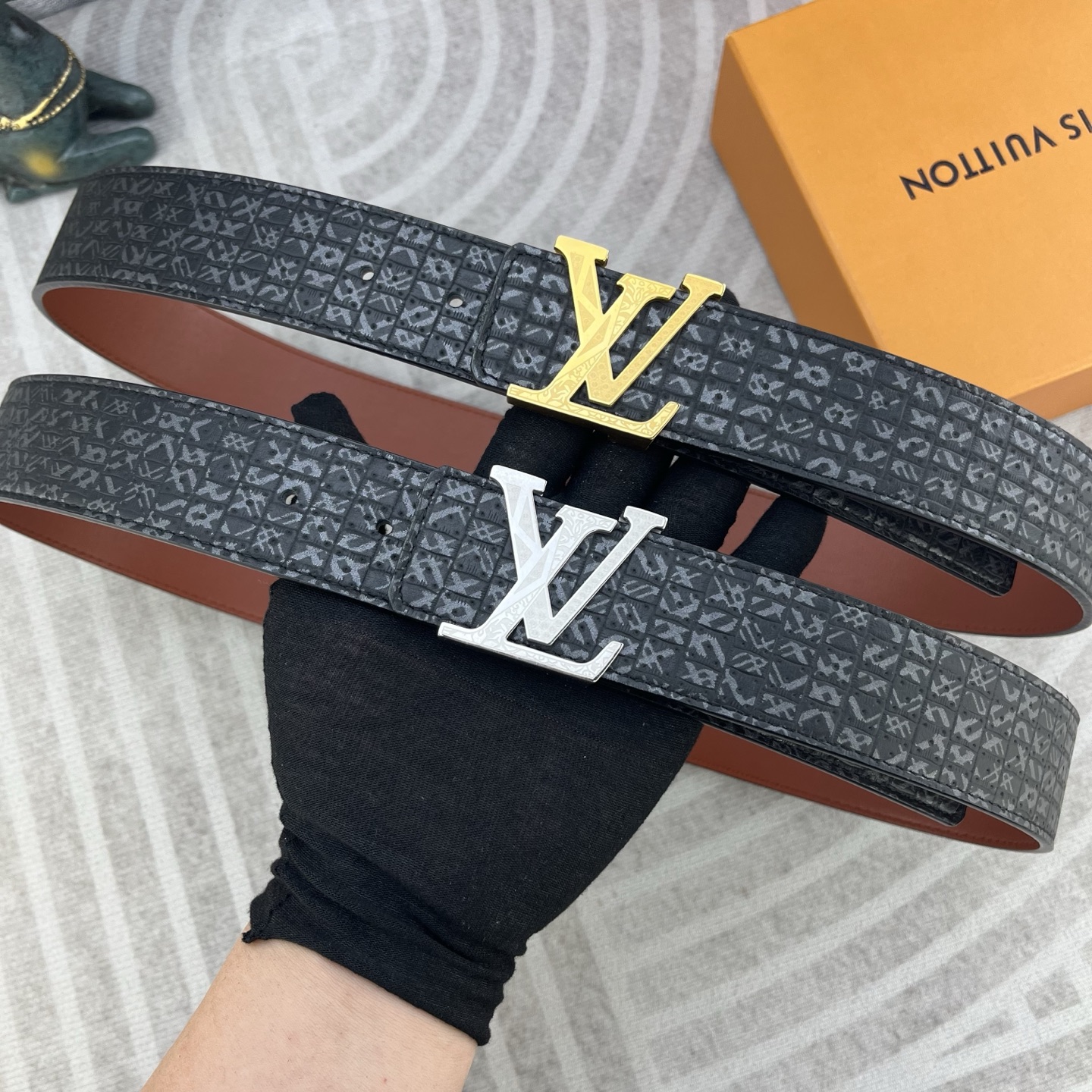 LV💕 特种皮腰带系列 ，原厂五金精品不锈钢扣，手感柔软舒适 宽3.8CM。