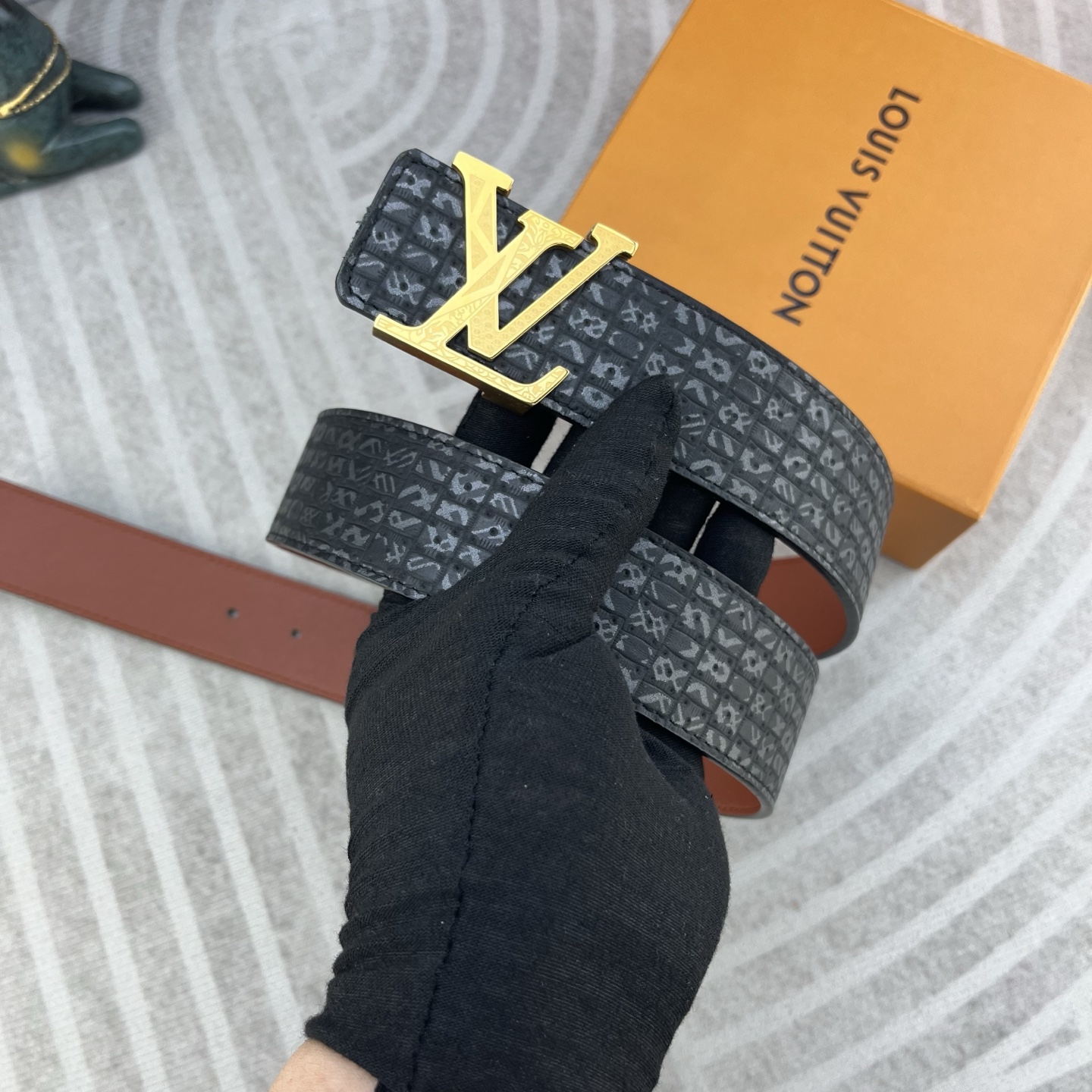 LV💕 特种皮腰带系列 ，原厂五金精品不锈钢扣，手感柔软舒适 宽3.8CM。