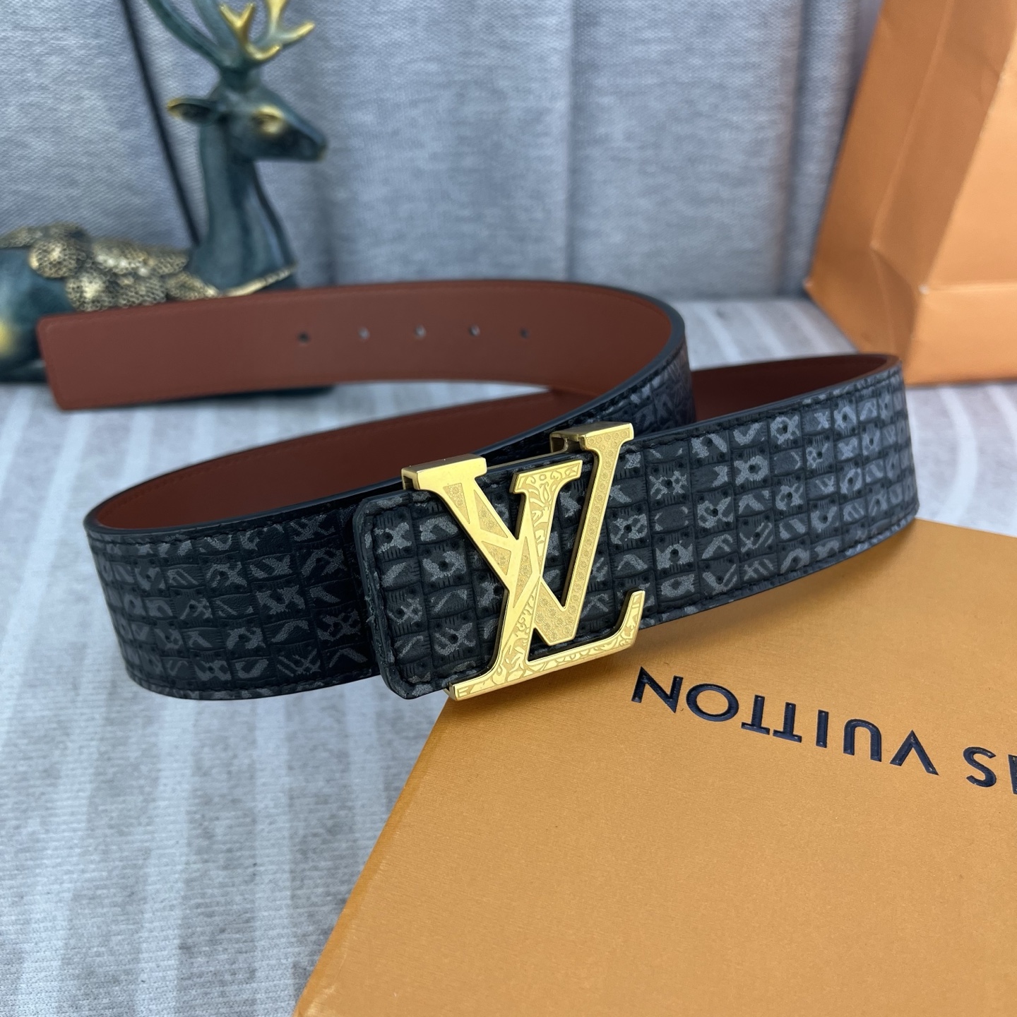 LV💕 特种皮腰带系列 ，原厂五金精品不锈钢扣，手感柔软舒适 宽3.8CM。