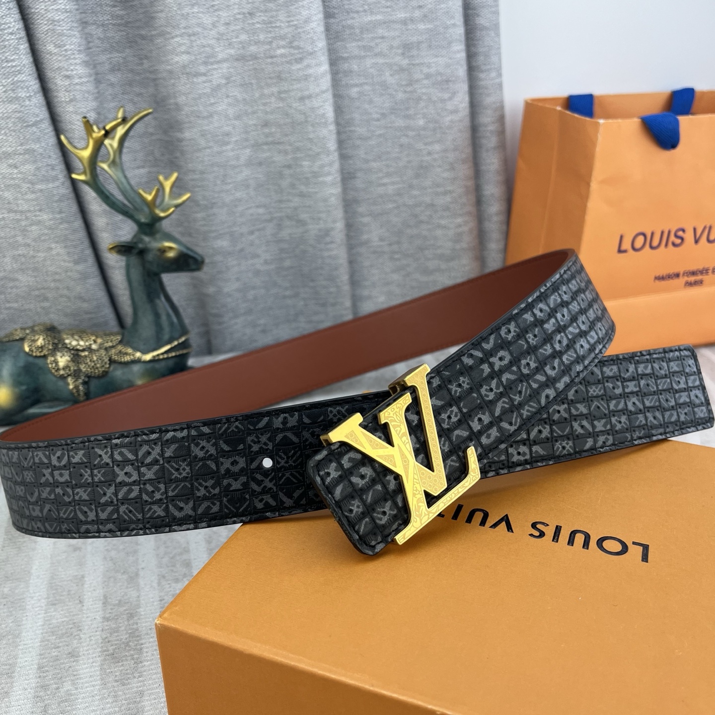 LV💕 特种皮腰带系列 ，原厂五金精品不锈钢扣，手感柔软舒适 宽3.8CM。