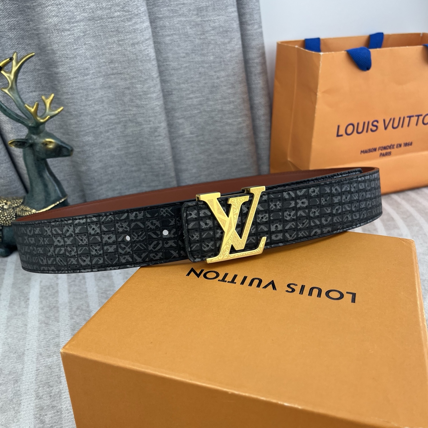 LV💕 特种皮腰带系列 ，原厂五金精品不锈钢扣，手感柔软舒适 宽3.8CM。