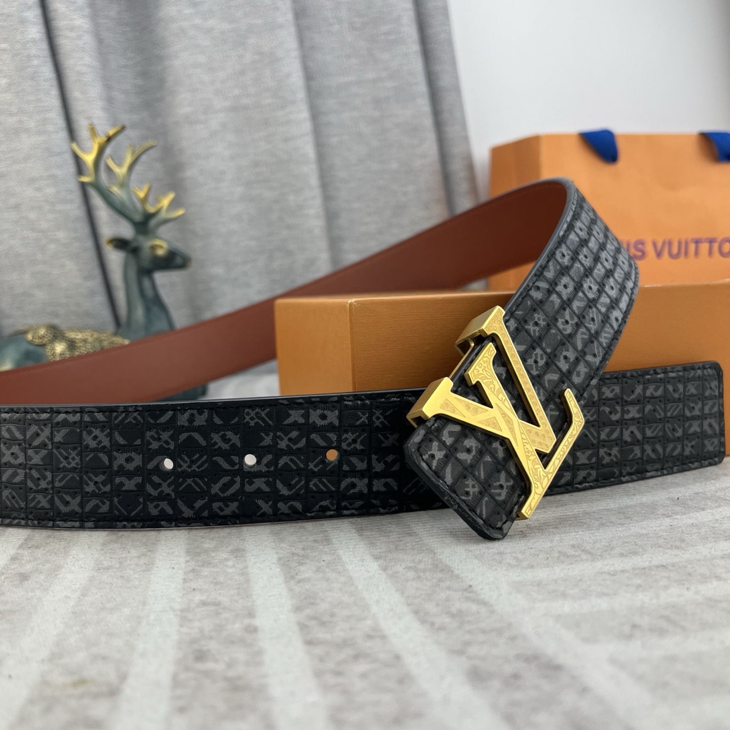 LV💕 特种皮腰带系列 ，原厂五金精品不锈钢扣，手感柔软舒适 宽3.8CM。