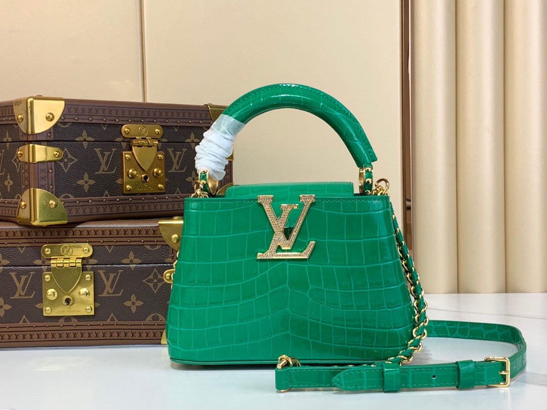 Louis Vuitton LV Capucines Bolsos de mano Verde Piel de oveja Mini M48865