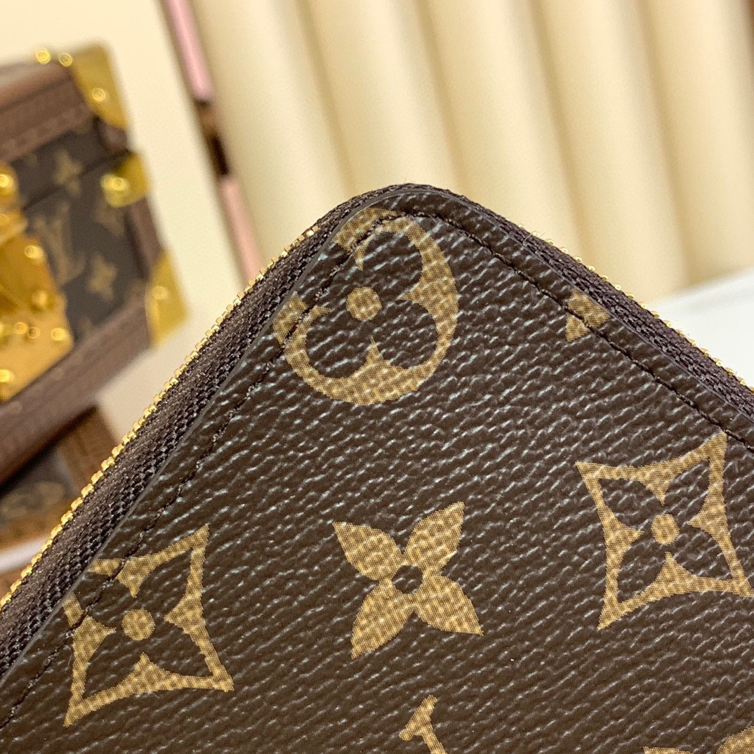 Louis Vuitton Noa Compact Wallet Monogram Canvas Brown 5 i1727614511 8493 3