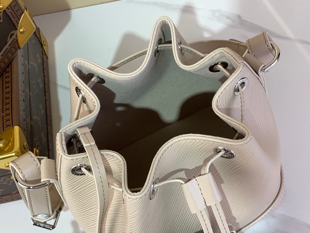Louis Vuitton Noé BB Bucket Bag in Epi Leather - Timeless Elegance 9 i1730648724 760 7
