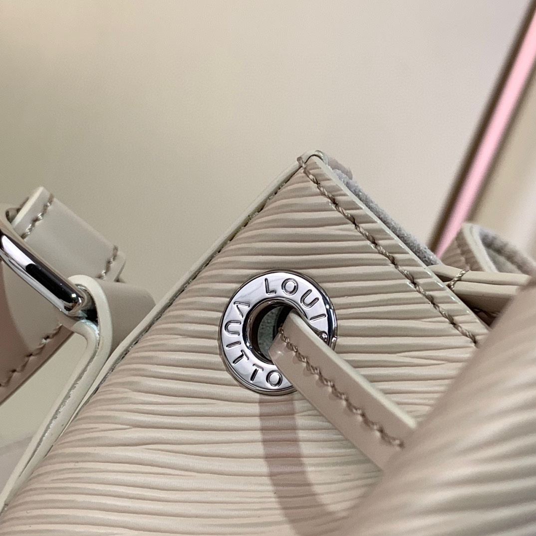 Louis Vuitton Noé BB Bucket Bag in Epi Leather - Timeless Elegance 4 i1730648724 9185 5