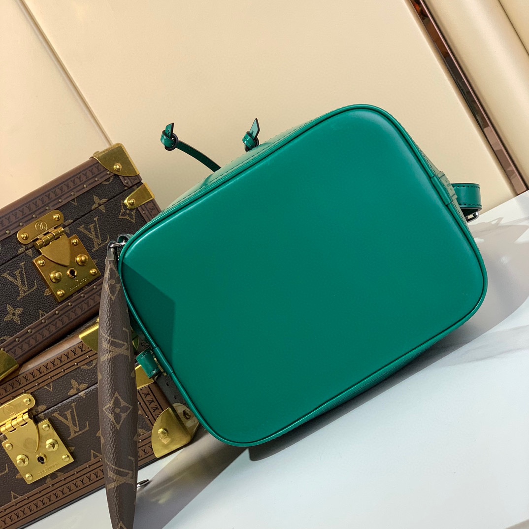 Louis Vuitton Noé BB Bucket Bag Epi Leather Green with Monogram Wallet 8 i1730648798 2875 5