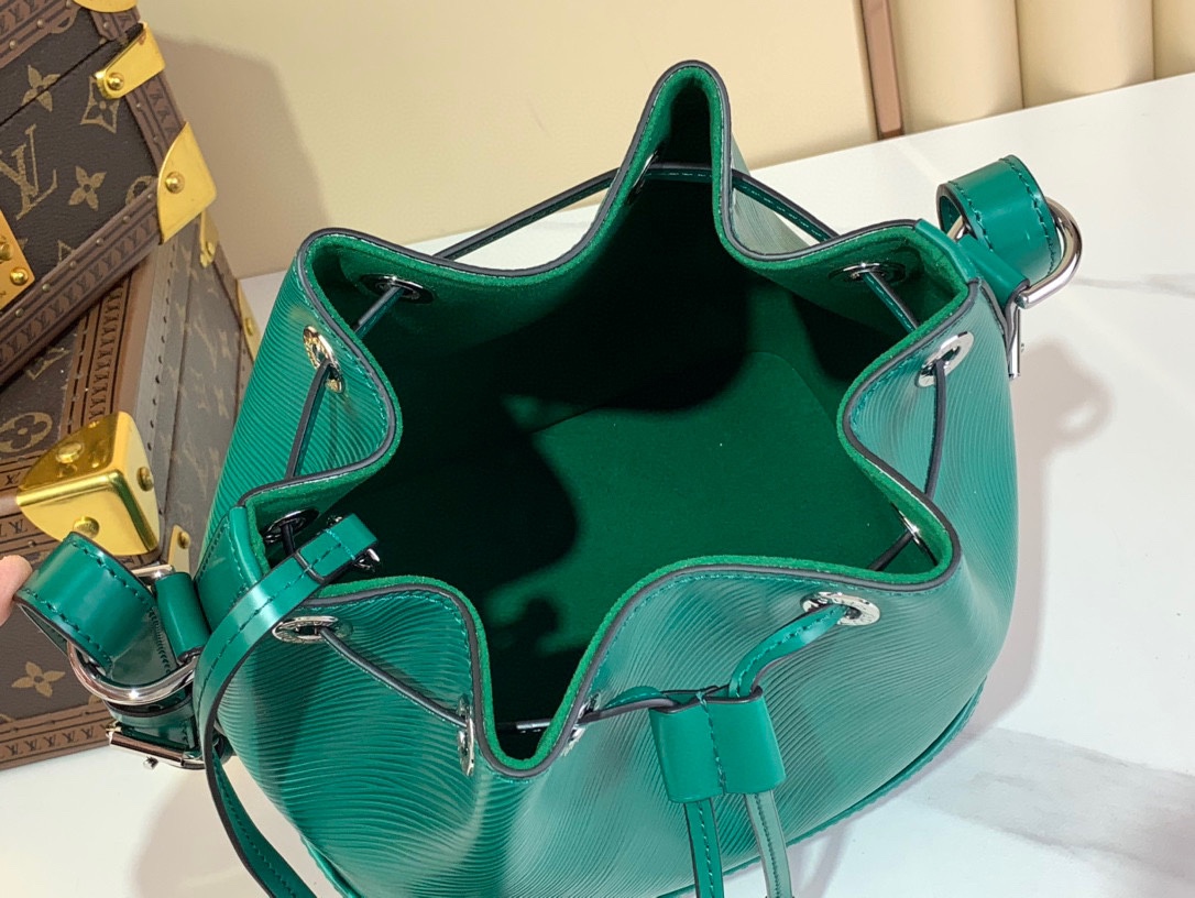 Louis Vuitton Noé BB Bucket Bag Epi Leather Green with Monogram Wallet 9 i1730648798 880 6