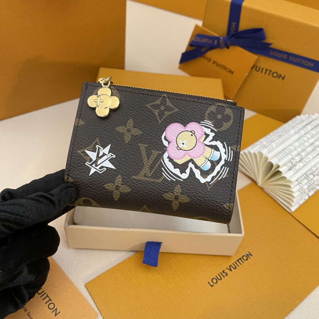 Louis Vuitton Lisa Wallet Monogram Canvas Snow Show Limited Edition 4 i1731334091 3454 2