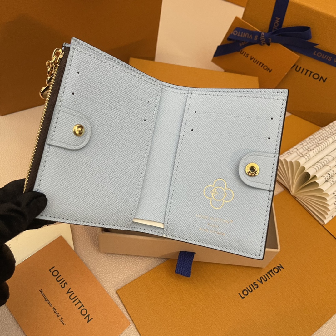 Louis Vuitton Lisa Wallet Monogram Canvas Snow Show Limited Edition 7 i1731334091 6233 3