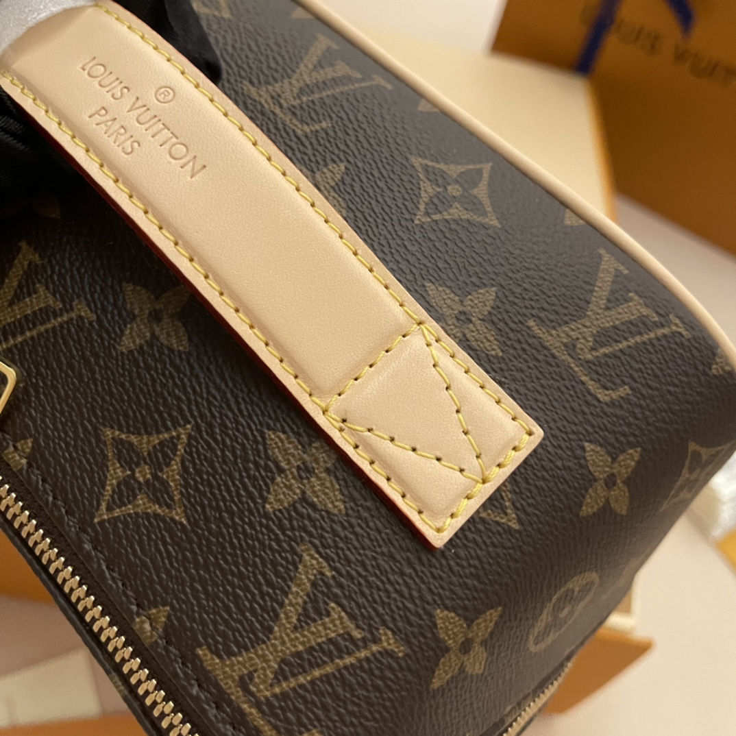 Louis Vuitton Toiletry Pouch Monogram Canvas Travel Bag, 24 x 13 x 13 cm 5 i1733490324 4077 0