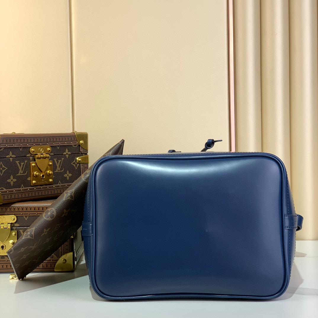 Louis Vuitton Noé MM Bucket Bag Blue Epi Leather with Detachable Wallet 8 i1735891199411 3981 0 6