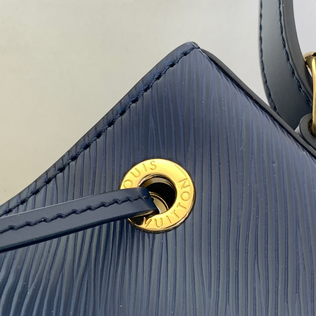 Louis Vuitton Noé MM Bucket Bag Blue Epi Leather with Detachable Wallet 6 i1735891199418 7856 0 4