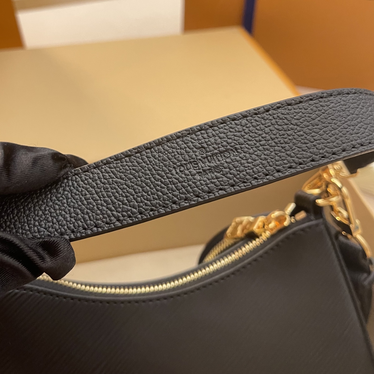 Louis Vuitton Black Epi Leather Handbag with Murakami Coin Purse 7 i1737363135261 9329 0 6