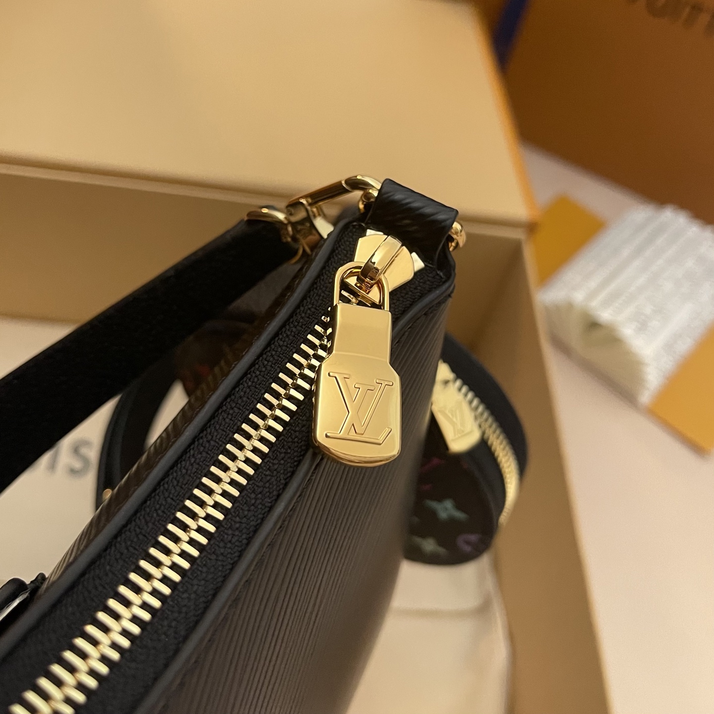 Louis Vuitton Black Epi Leather Handbag with Murakami Coin Purse 4 i1737363135326 5765 0 3