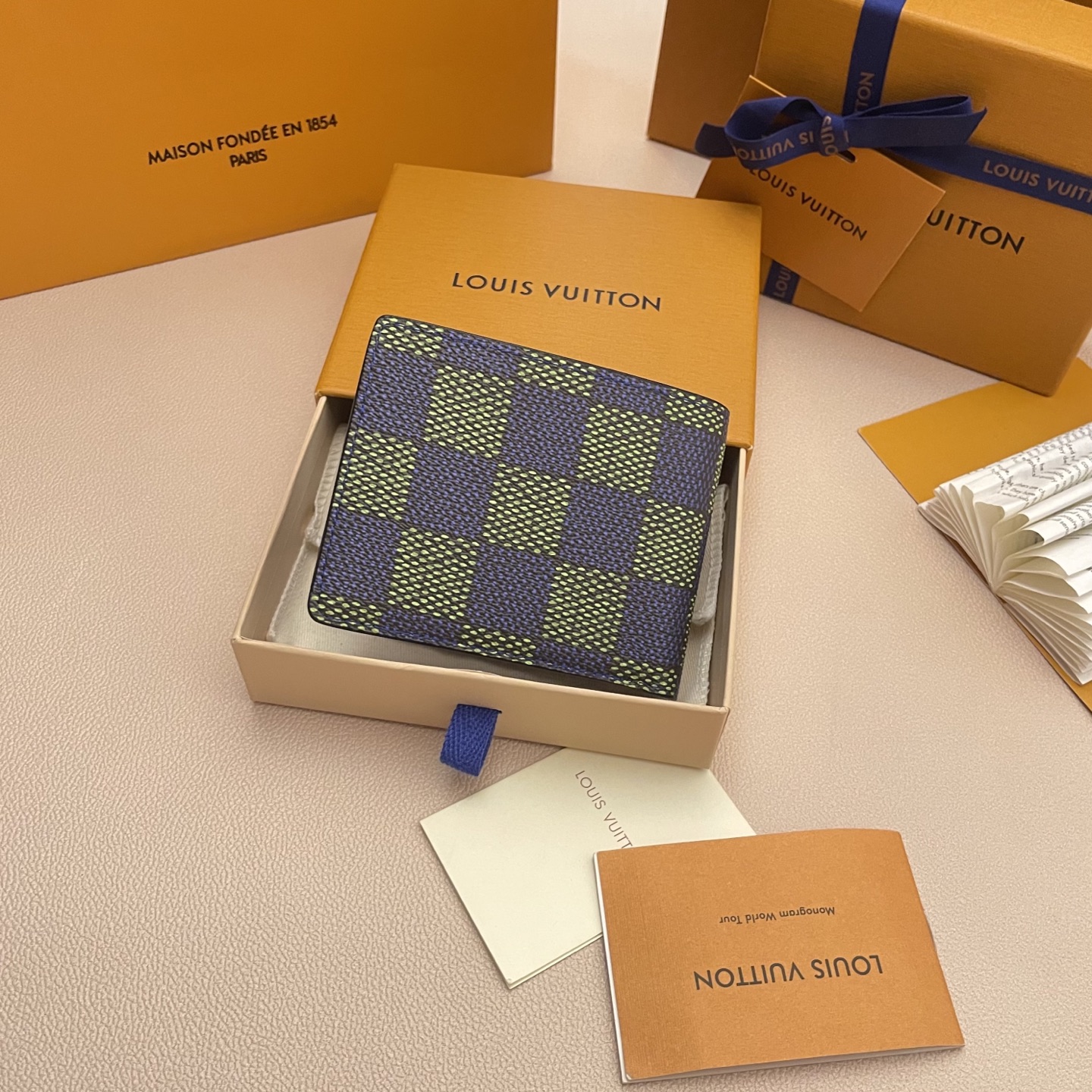 Louis Vuitton Slender Wallet with Eight Card Slots - N00142 3 i1740748667562 5610 0 1
