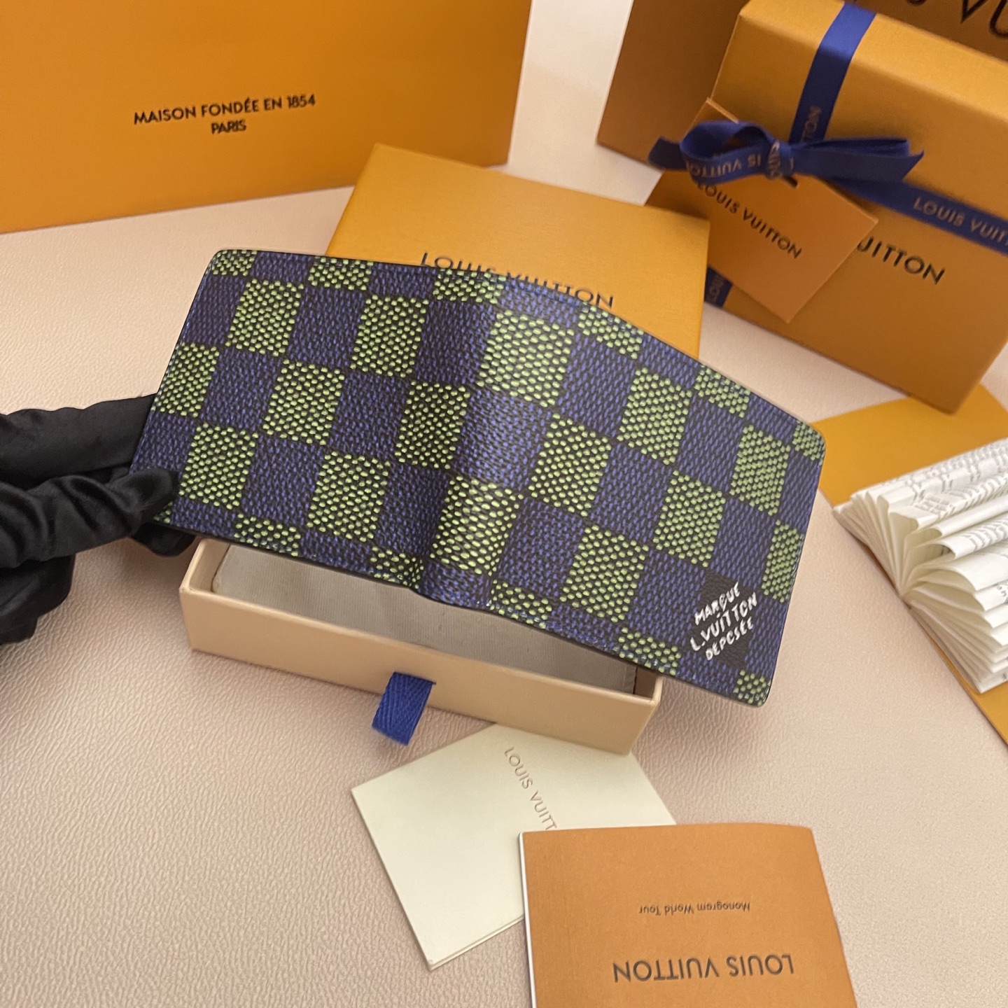 Louis Vuitton Slender Wallet with Eight Card Slots - N00142 5 i1740748669113 8404 0 8
