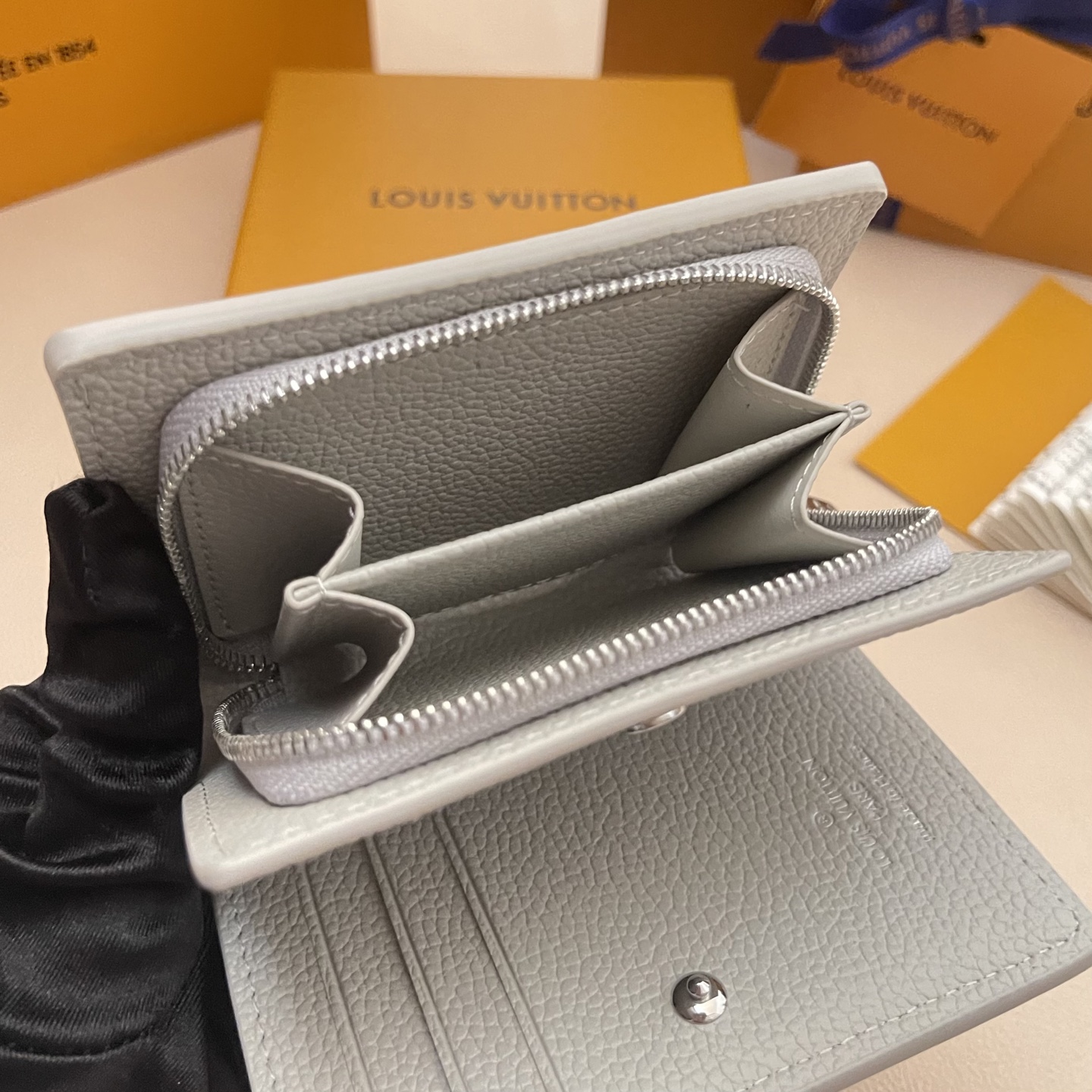 Louis Vuitton Cléa Wallet, Soft Leather, Compact Design, Stylish and Functional 9 i1741015781758 9323 0 8