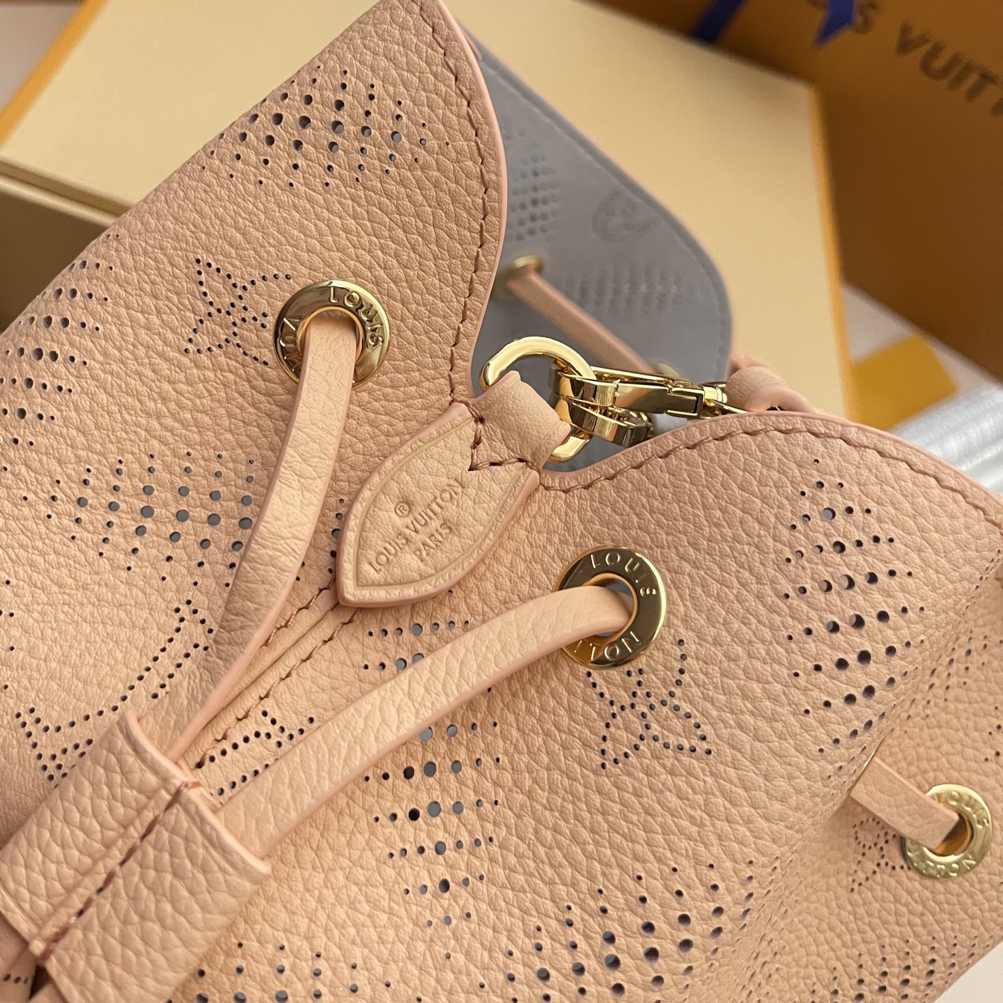 Louis Vuitton Bella Bucket Bag in Mahina Leather with Chain Detail 7 i1741274410940 1748 0 5