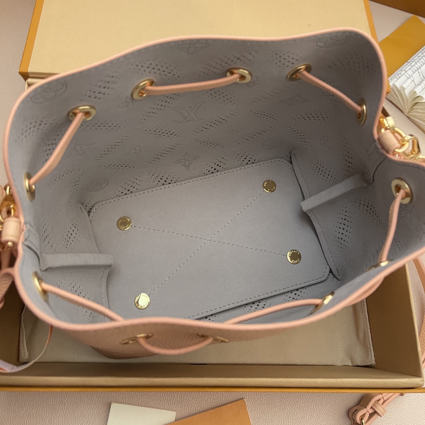 Louis Vuitton Bella Bucket Bag in Mahina Leather with Chain Detail 9 i1741274412216 9507 0 8