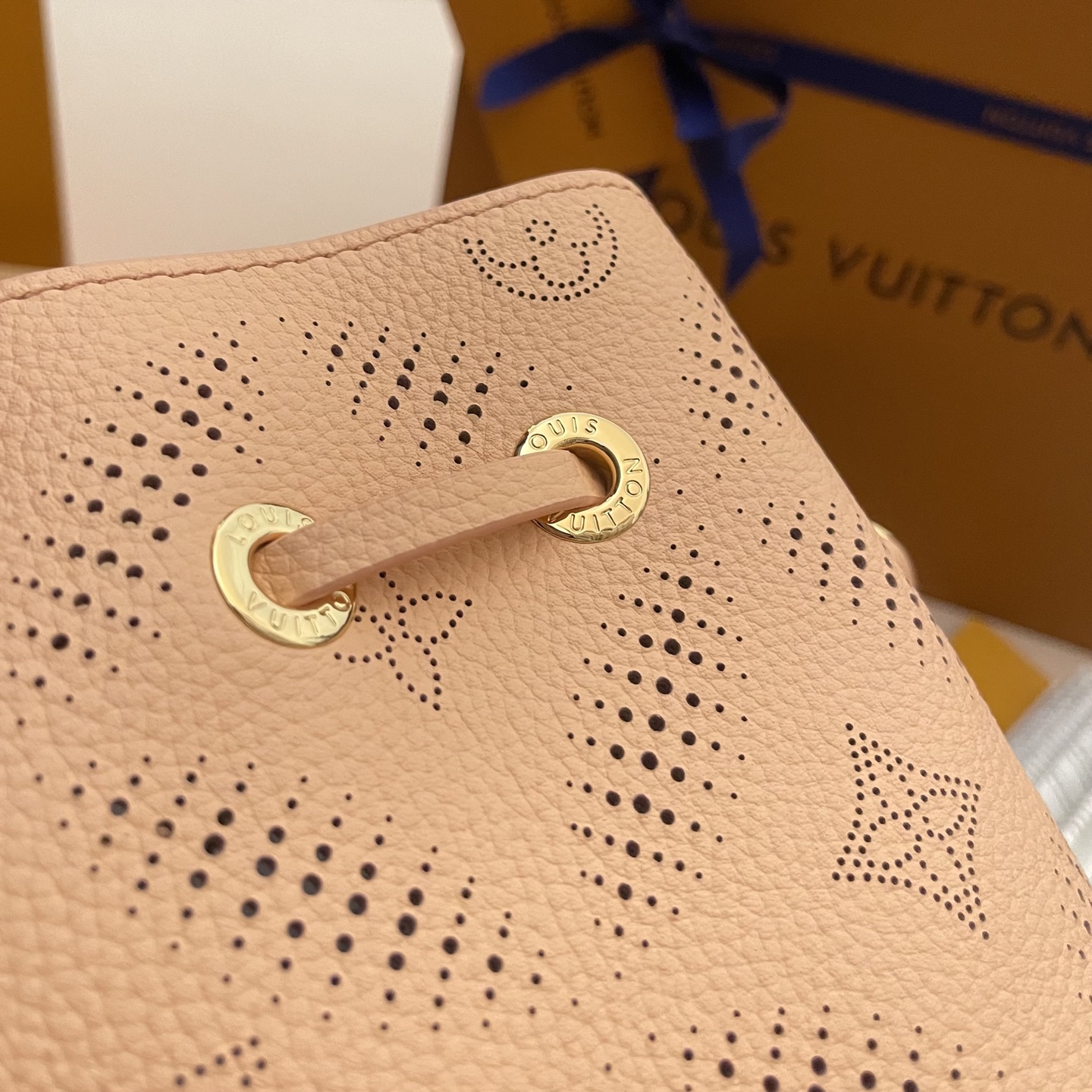Louis Vuitton Bella Bucket Bag in Mahina Leather with Chain Detail 6 i1741274412297 4196 0 7