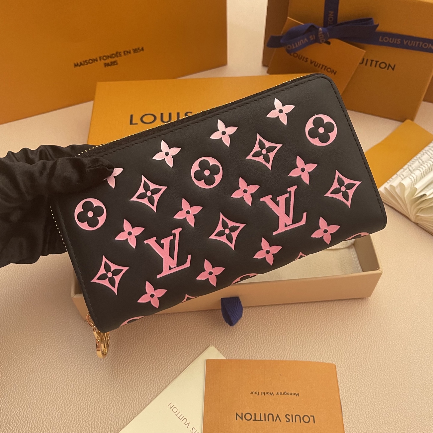 Louis Vuitton Zippy Wallet Black/Pink Monogram Embossed Leather 6 i1742751422945 4096 0 4