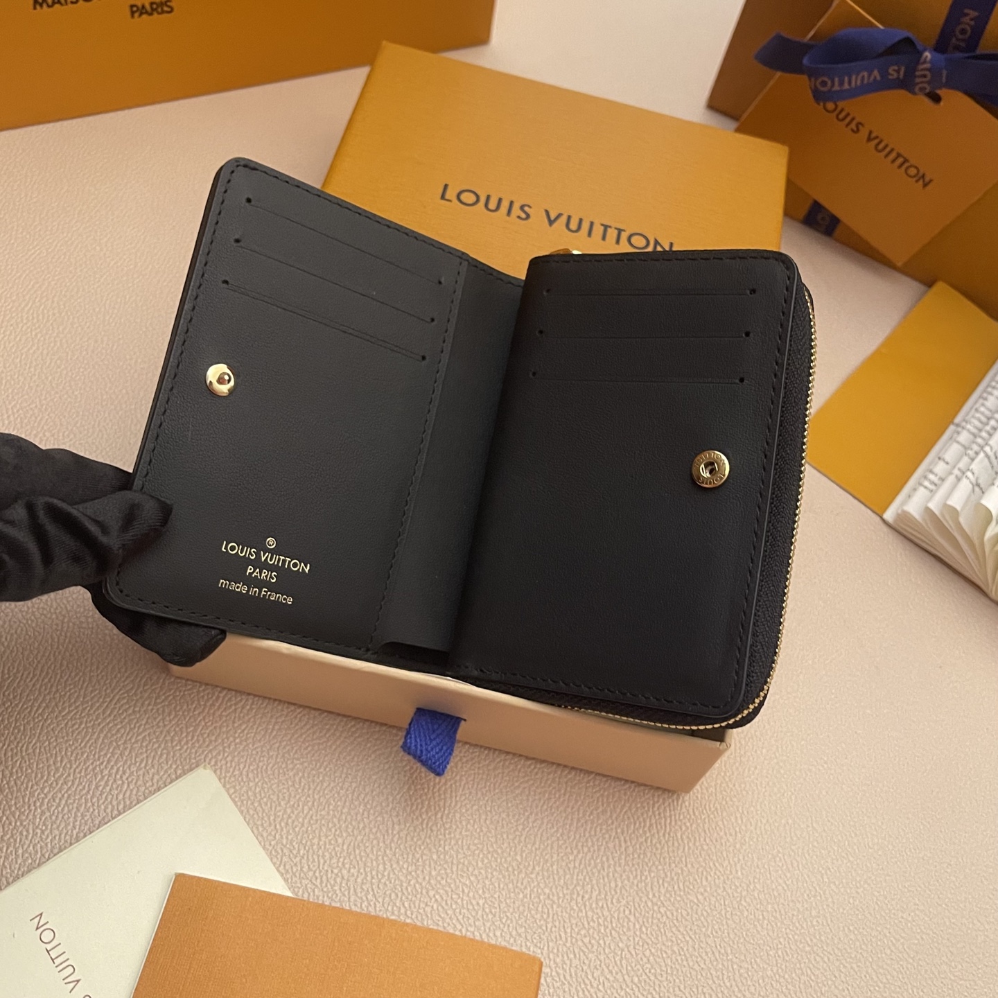 Louis Vuitton Lisa Wallet Monogram Embossed Leather Black and Pink 6 i1742751477468 4902 0 4
