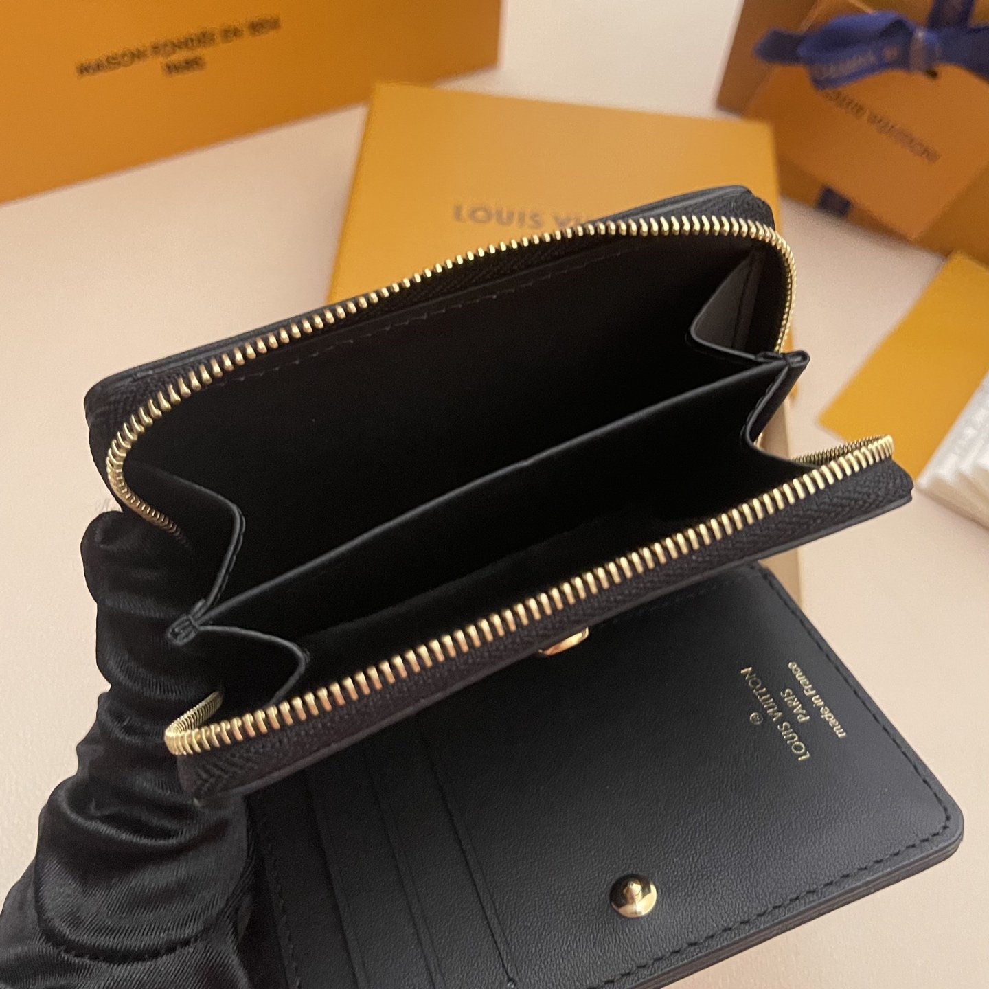 Louis Vuitton Lisa Wallet Monogram Embossed Leather Black and Pink 10 i1742751484101 9421 0 8