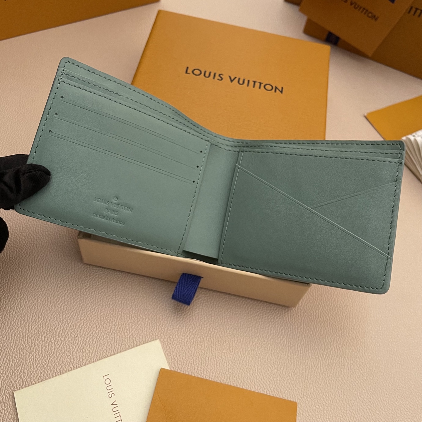 Louis Vuitton Multiple Wallet Green Taurillon Leather - Compact & Stylish 5 i1743595363559 6473 0 4