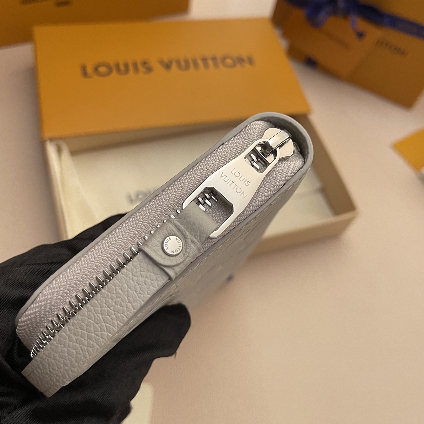 Louis Vuitton Zippy Wallet: Monogram Leather, Zip-Around Closure, Elegant Design 5 i1743595673182 3749 0 3